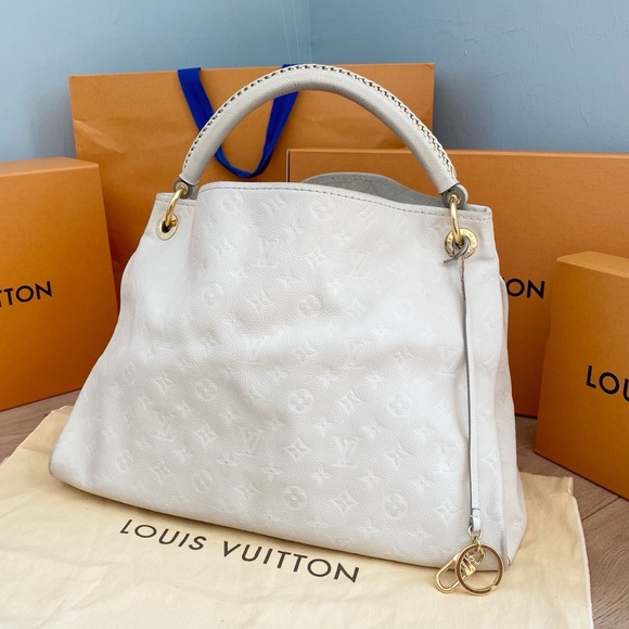 Louis Vuitton Handbags - 🤍ARTSY MM🤍 Authentic White Empreinte Shoulder!